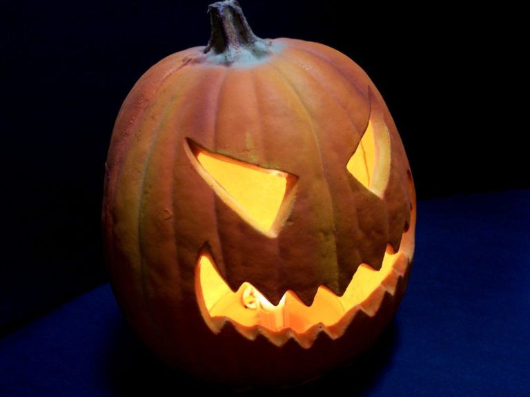 A glowing Jack-o-Lantern in a traditional design.